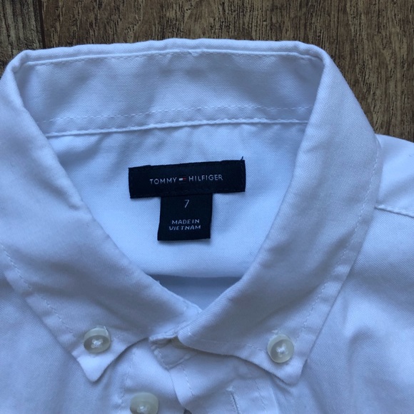 Tommy Hilfiger - boys white button up shirt size 7 in great condition. - Picture 2 of 2